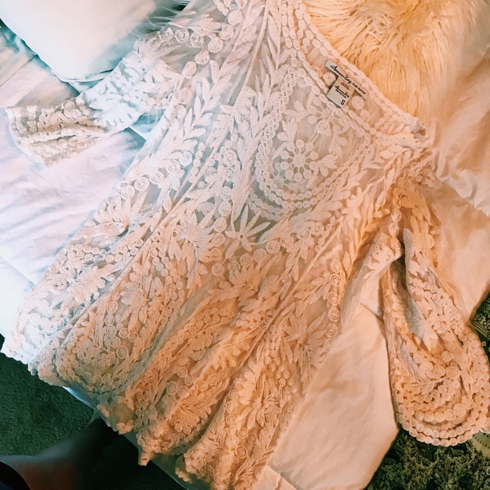 ELEGANT LACE TOP